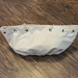 A hand bag